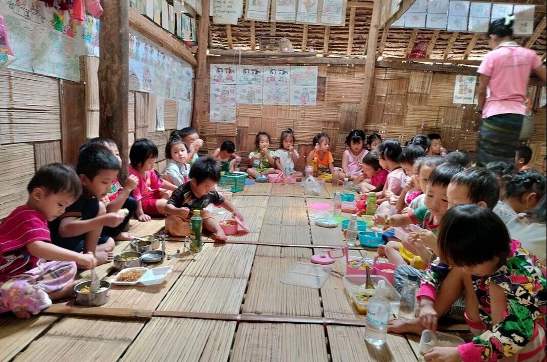 Displaced Kayah children at lunchtime in their preschool space