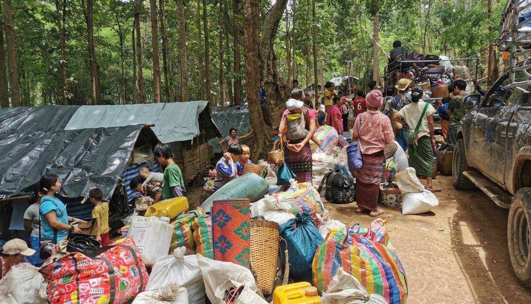 Crowds of displaced Karenni people arrive in remote jungle camps carrying their possessions